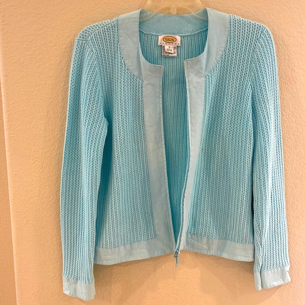 Beautiful color, zip up sweater